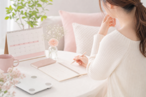 生理前に体重が増える理由を解説するイメージ